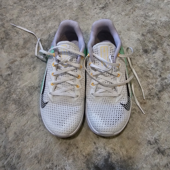 Nike Metcon 6 - Picture 2 of 3